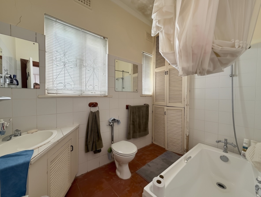 2 Bedroom Property for Sale in Vredehoek Western Cape